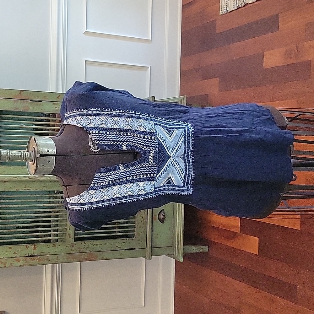 LUCKY Embroidered Cap Sleeve Top S